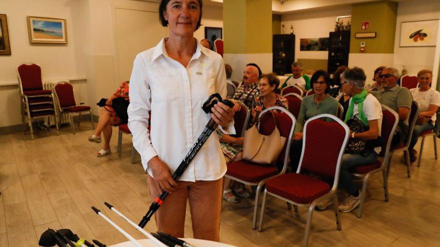 Sonia Menéndez anima a practicar marcha nórdica en Avilés