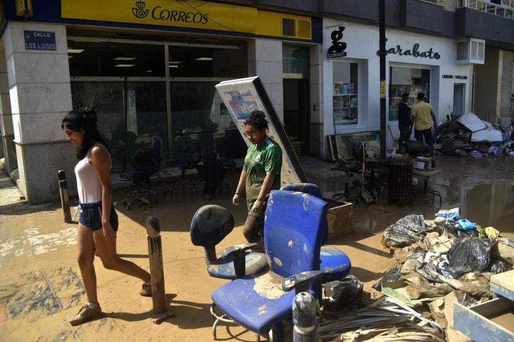 Lunes de limpieza en Los Alcázares y Los Urrutias