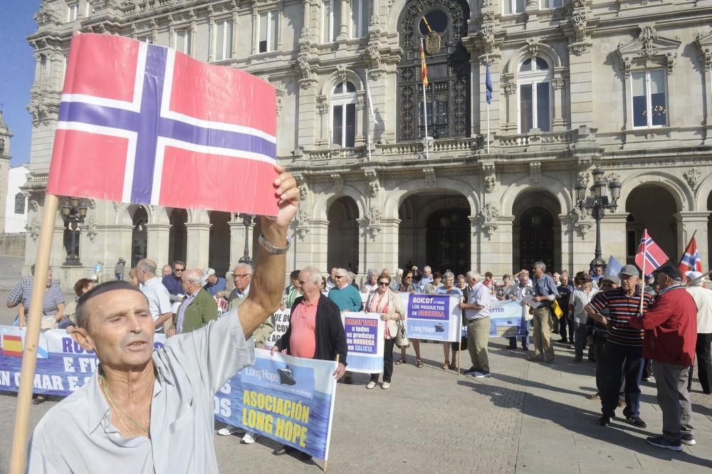 Marineros que trabajaron en Noruega vuelven a exigir el pago de sus pensiones