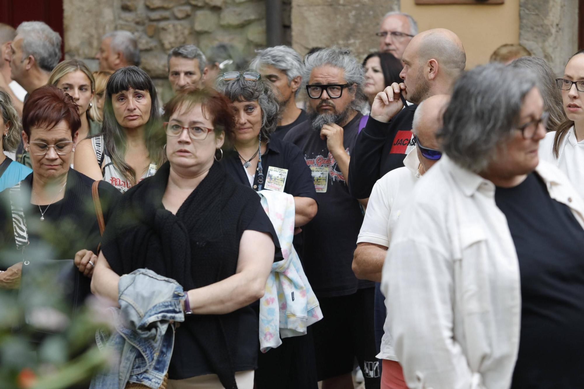 Así fue la despedida y el homenaje de amigos y clientes del Cafetón en Avilés a sus dueños, muertos en León
