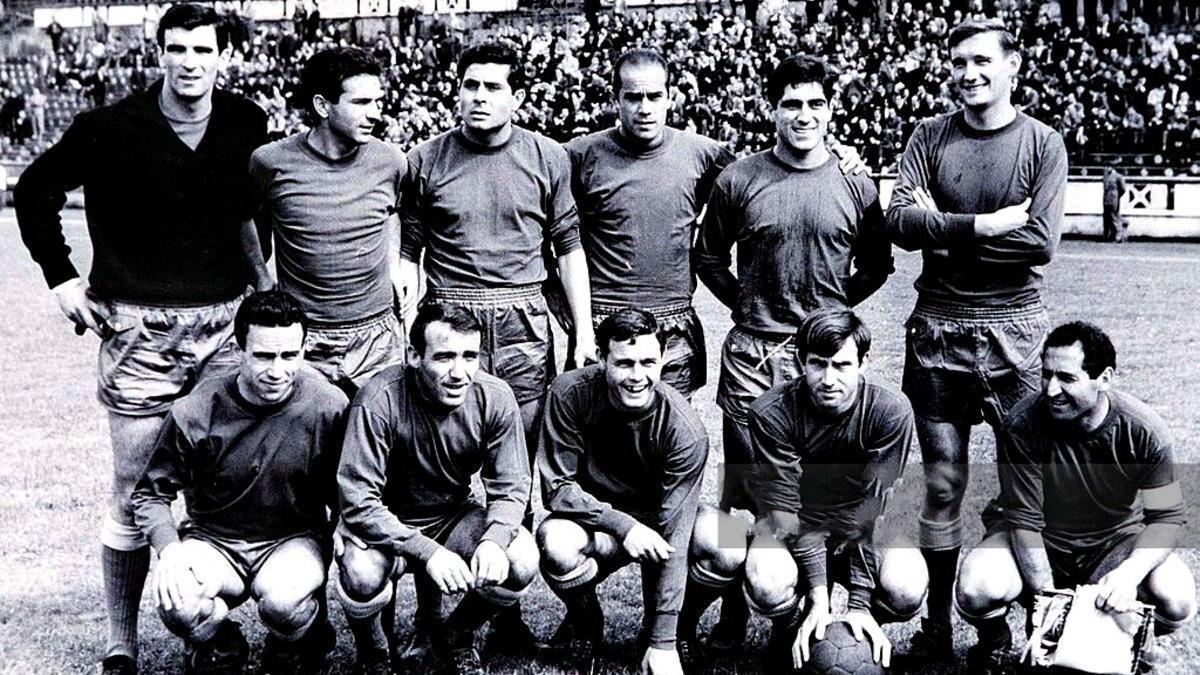 Jugadores de la selección española en un amistoso en Riazor en 1966 ante el Ajax previo al Mundial de Inglaterra