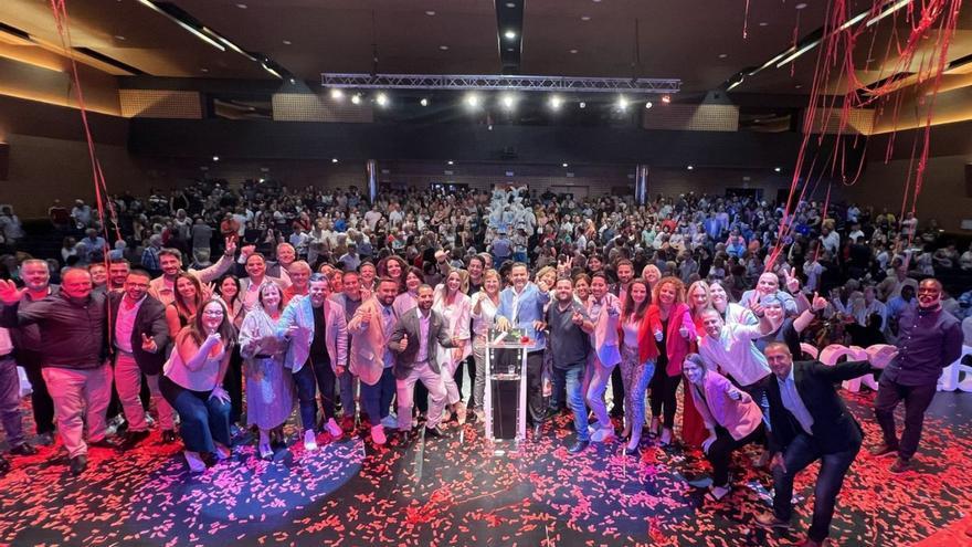 José Julián Mena presenta su candidatura a la reelección.