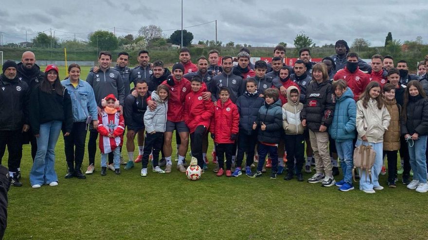 El Zamora CF recibe el cariño de una afición que sí cree en el play-off