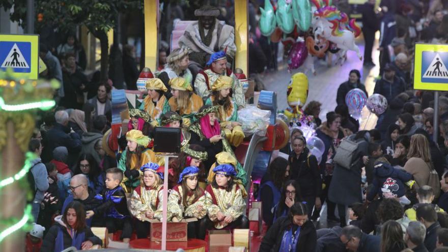 El Rey Baltasar, en una cabalgata en Sagunt. | TORTAJADA