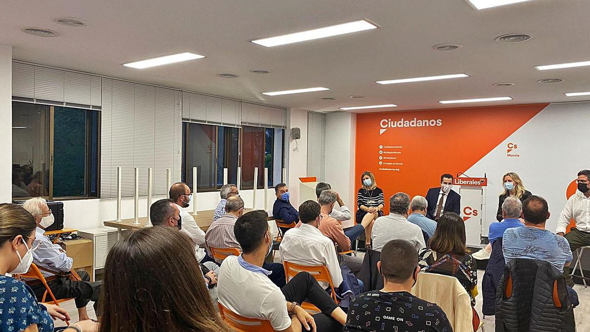 Encuentro de pedáneos y vocales de Ciudadanos en la sede regional del partido. | CS