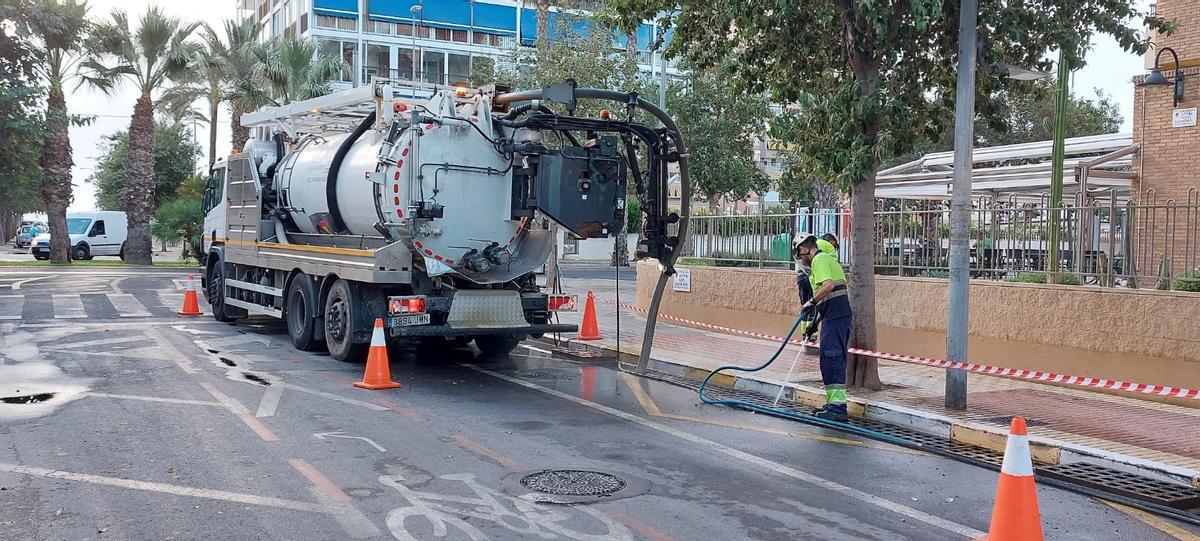 Alicante activa el dispositivo de limpieza de barrancos, imbornales y alcantarillado en prevención de posible gota fría