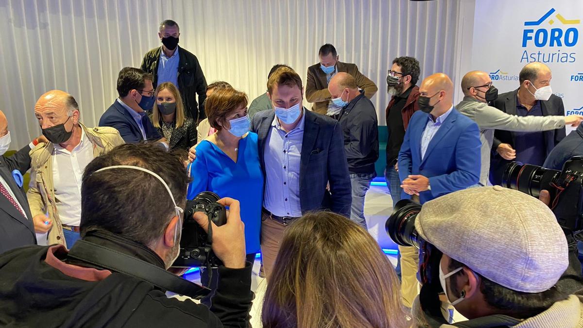 Carmen Moriyón y Adrián Pumares, tras la clausura del congreso de Foro.