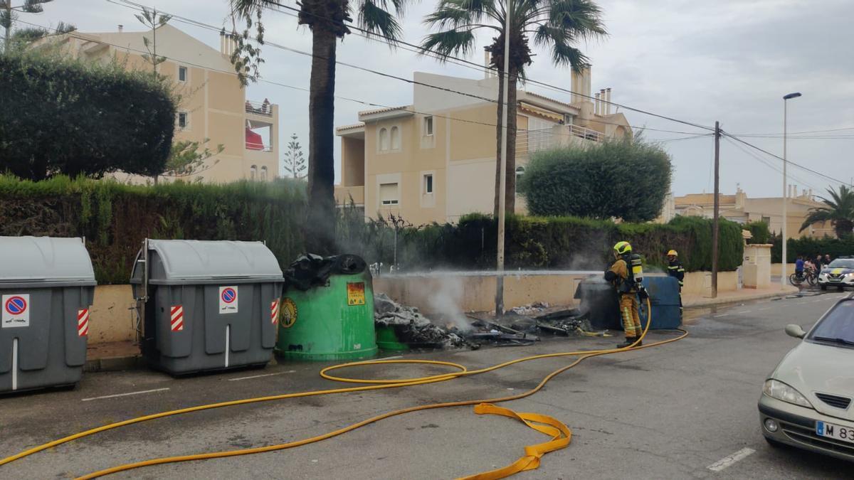 Intervención de los bomberos de Torrevieja en la calle Echegaray