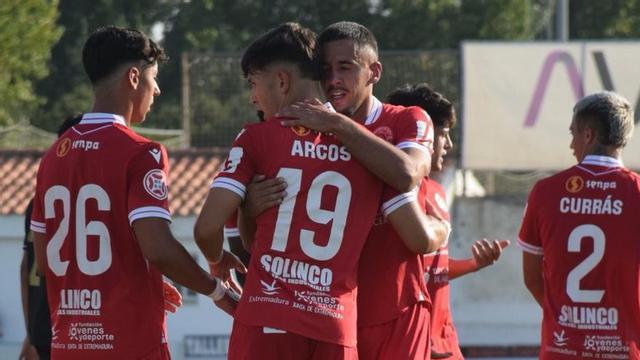 Los jugadores del Coria celebran un gol.  | CDC