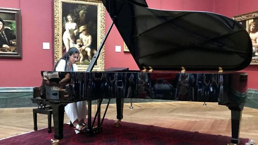 Marta Espinós presenta su «Piano en penumbra» en Dénia