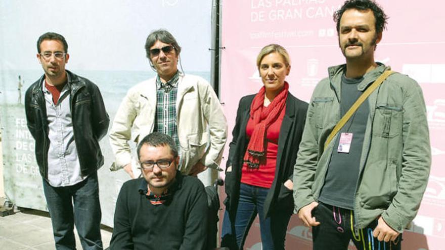 Desde la izquierda: Amaury Pérez, Ángel David Delgado, Nayra Sanz y Zacarías de la Rosa. Debajo, Roberto Pérez.