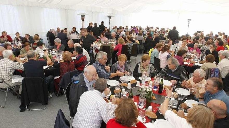 Comida de confraternización en Celanova. // J. Regal