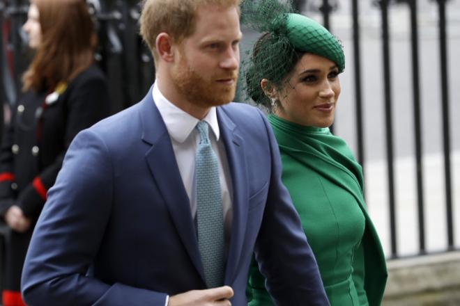 El Príncipe Harry se queda en el Reino Unido para trabajar mientras Meghan vuela de regreso a Canadá