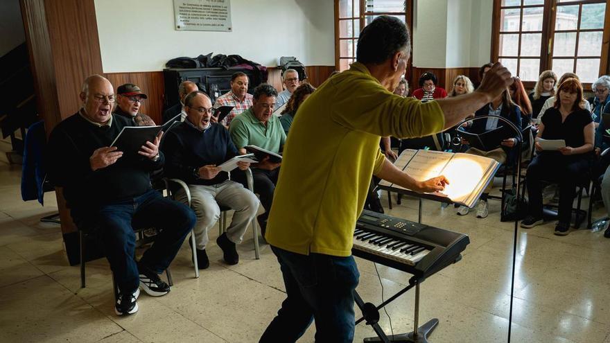 La Laguna y Candelaria cantan juntos en la misa del papa León XIV en el Puerto de Santa Cruz de Tenerife
