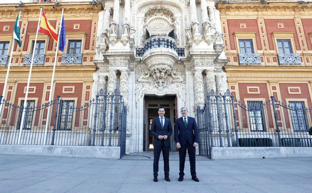 Imagen del encuentro de este miércoles entre los presidentes de Andalucía y Canarias, Juan Manuel Moreno y Fernando Clavijo