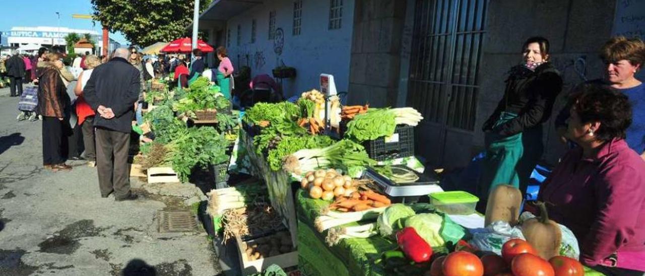 Las agricultoras estuvieron durante el último mes vendiendo en la calle. // Iñaki Abella