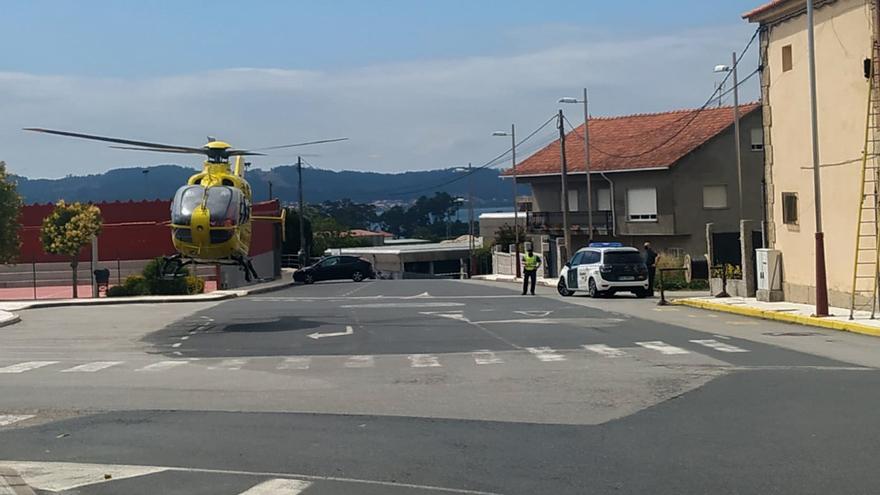 Evacuado en estado muy grave un operario en Meaño tras caerse desde un poste