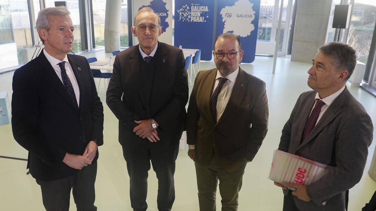 El presidente Alfonso Rueda junto a los rectores de las tres universidades gallegas