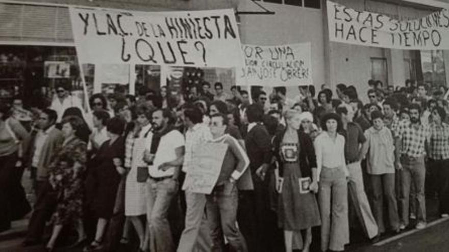 Manifestación del 4 de septiembre de 1976 que sirvió de inspiración al mural.