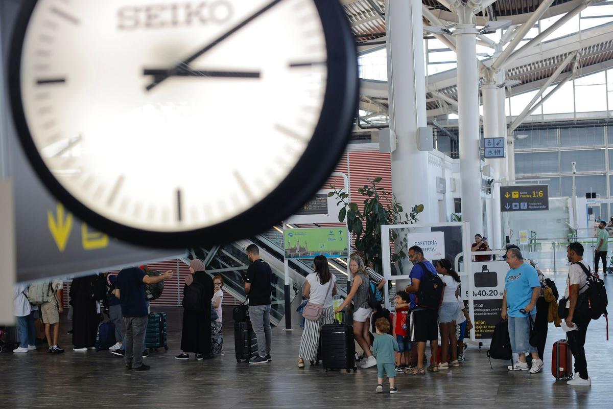 Los pasajeros esperando a embarcar