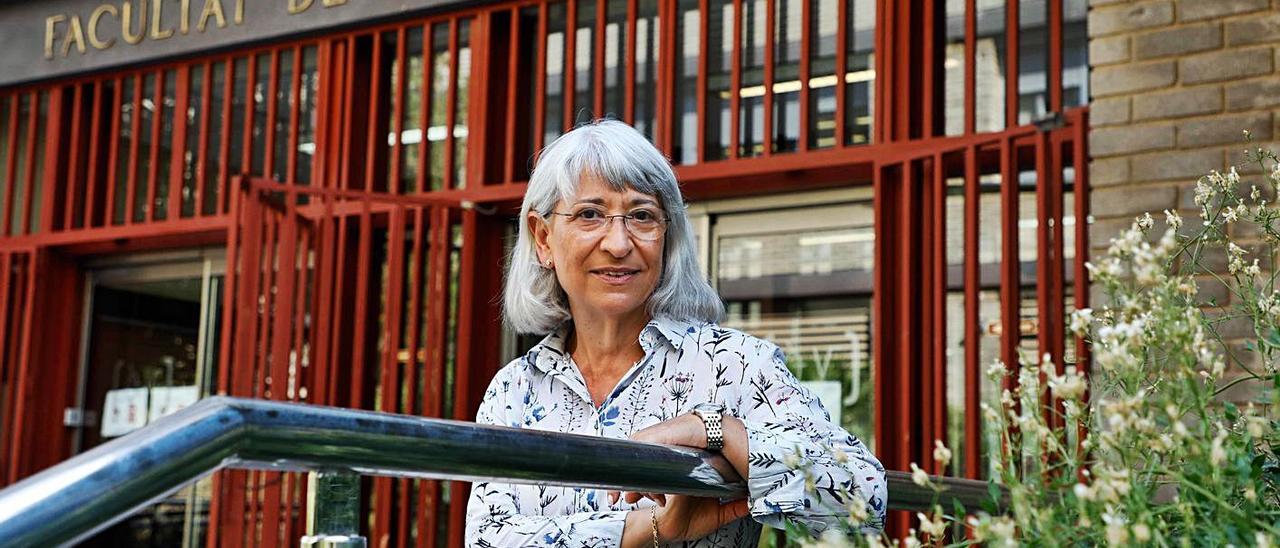 La catedrática de la Universitat de València y matemática, Olga Gil, en la facultad. | M. ÁNGEL MONTESINOS