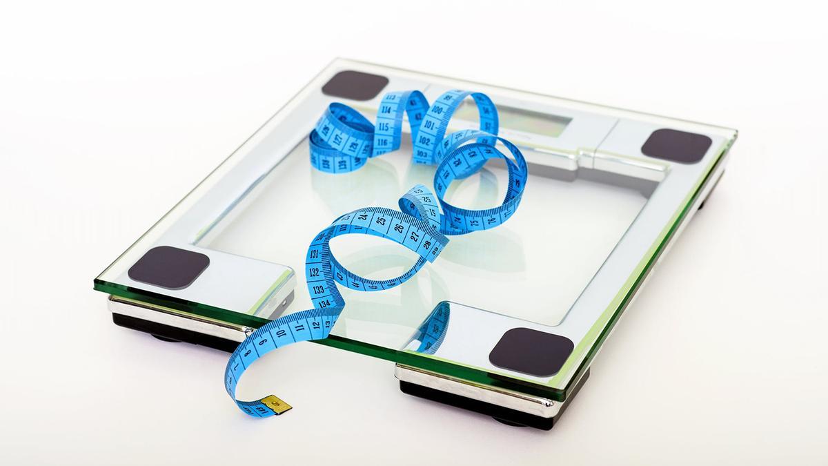 Cuántas calorías hay que comer al día para perder un kilo por la noche