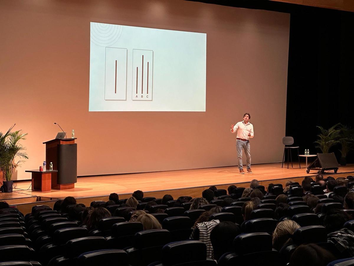 Ponencia de César Bona en la UA