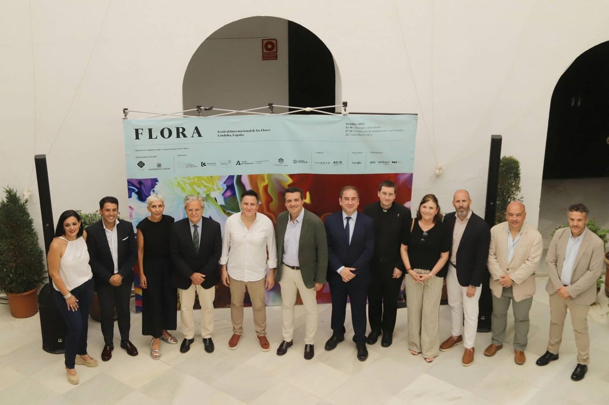 Autoridades, organizadores y patrocinadores de Flora, en el Palacio de Orive.