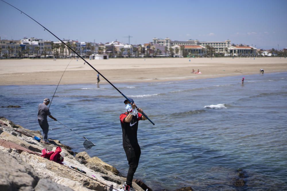 Playas y terrazas llenas en València en los primeros días de la fase 1