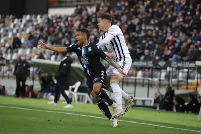 El Deportivo cae 3-0 ante el Badajoz