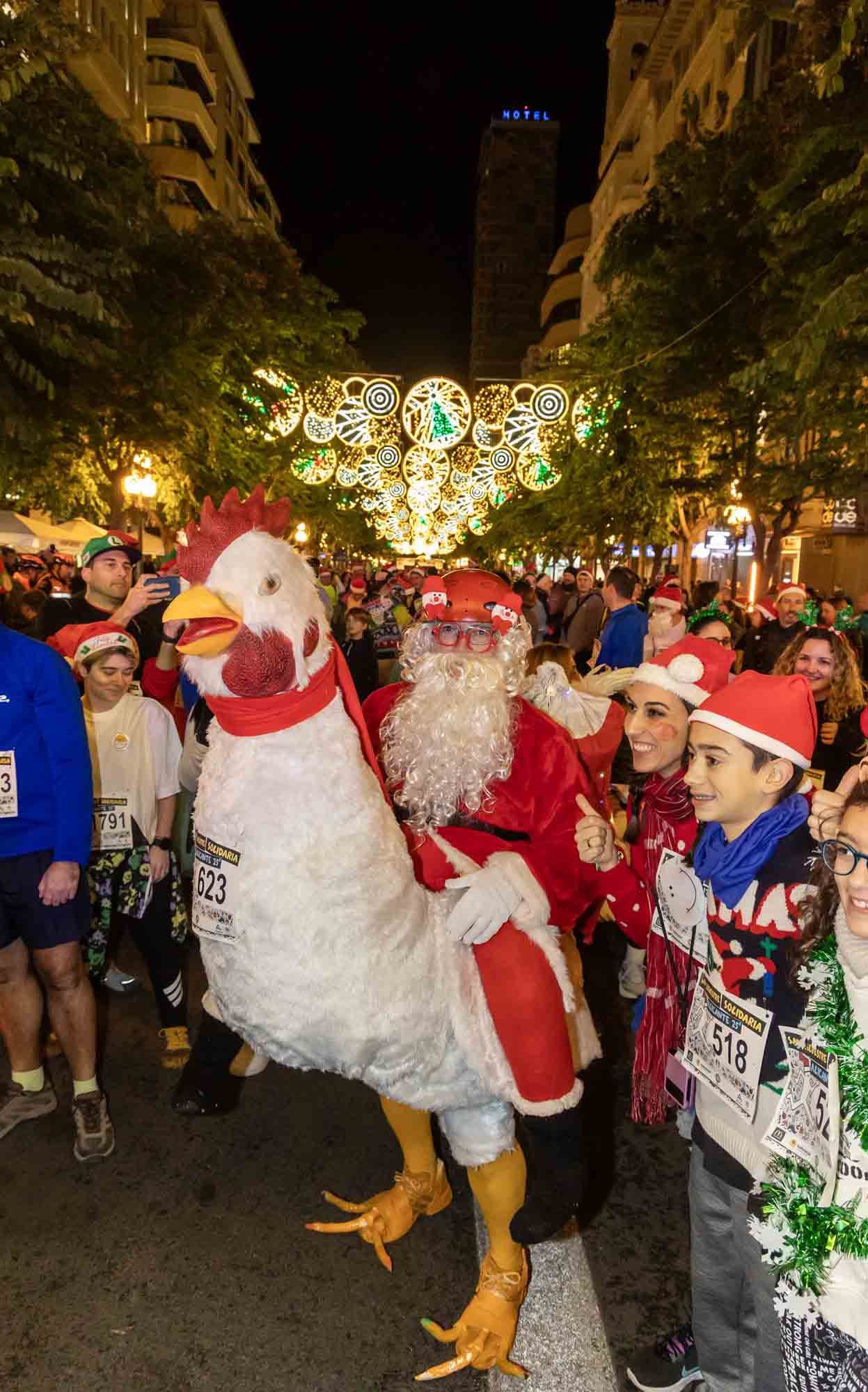 La San Silvestre de Alicante llena de colorido la ciudad