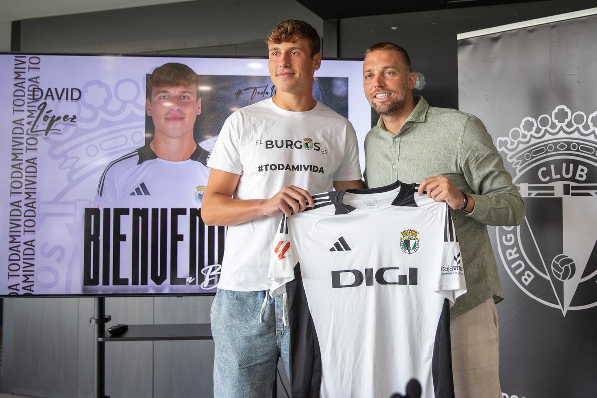 López y 'Michu' en la presentación del jugador mallorquín.