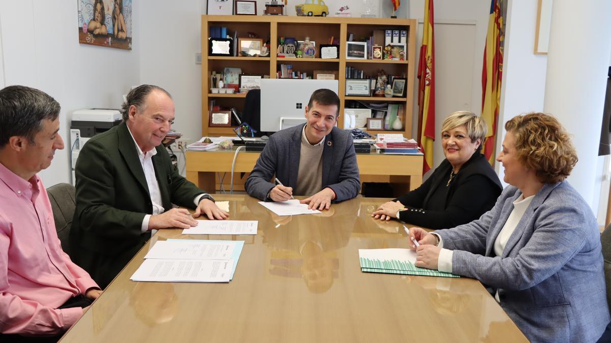 Firma del convenio entre Burjassot y la Cámara de Comercio