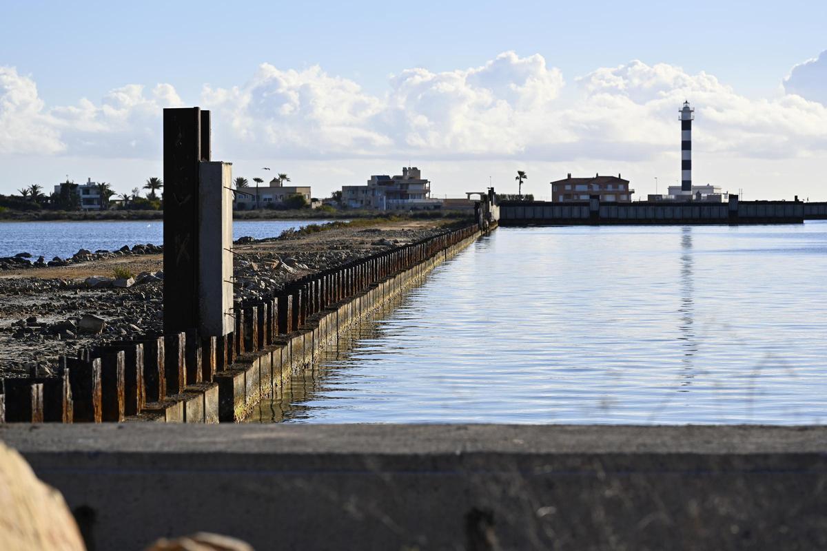Dique interno de Puerto Mayor, en la caleta del Estacio de La Manga.