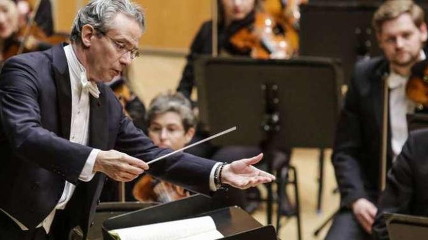 Fabio Luisi y la Philharmonia de Zurich dejan su huella en Oviedo