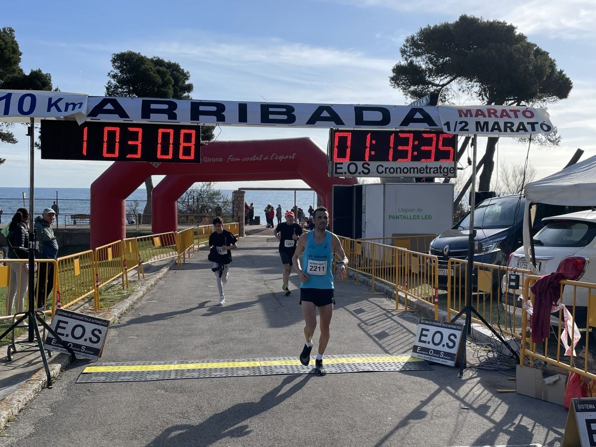 Xavi Tomasa i Sílvia Segura guanyen la 17a Marató d'Empúries