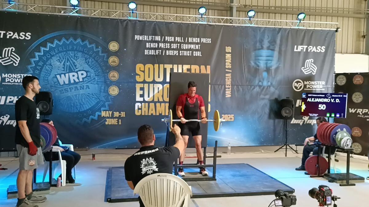 Álex Vilches del Castillo, en categoría de máster 1 -82,5 kg de peso corporal, oro de press de banca.