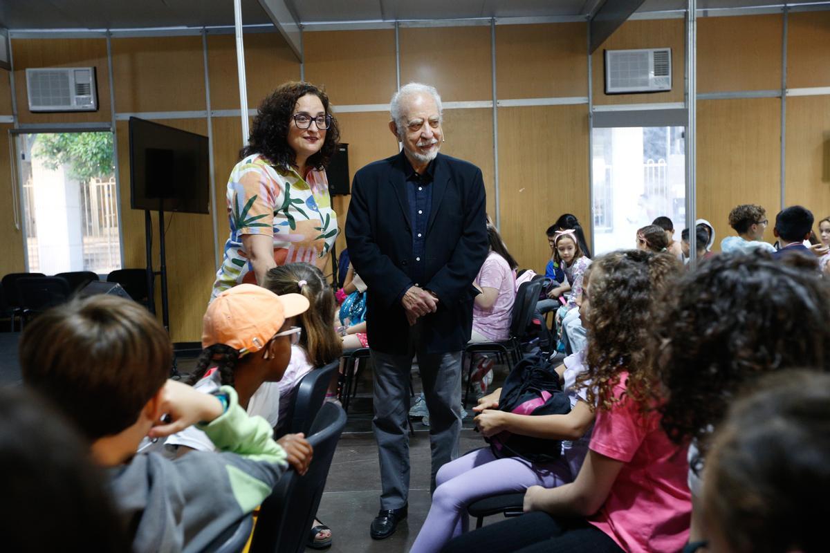 José Luis Merino se encuentra con el público infantil en la Feria del Libro