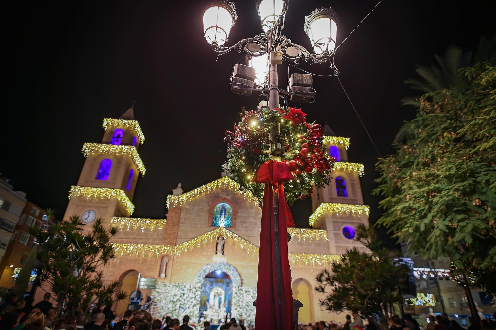 Inauguración del Belén Municipal e iluminación navideña en Torrevieja