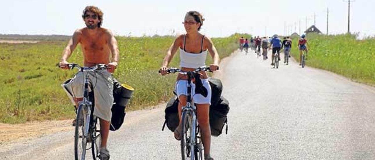 Rodando rodeados de agua en el Delta del Ebro. Open news