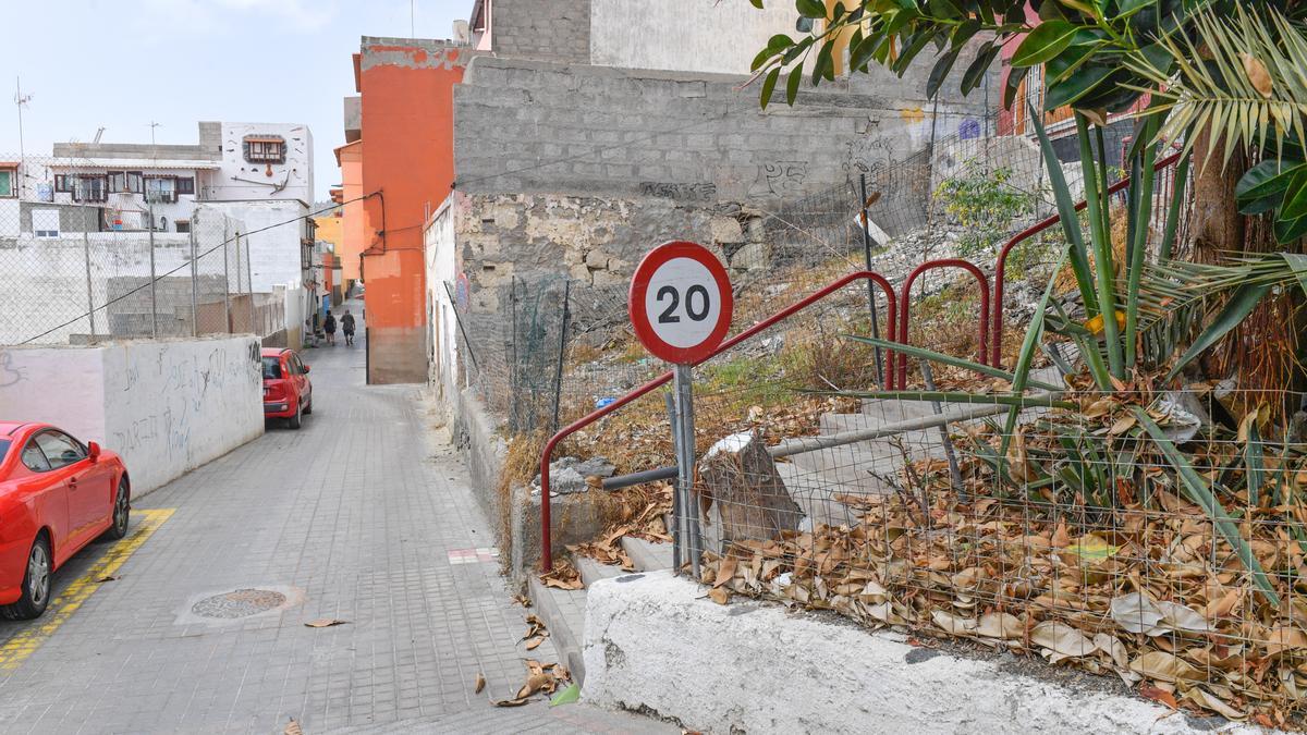 Las calles con plataforma única quedan con la velocidad limitada a 20 kilómetros por hora.