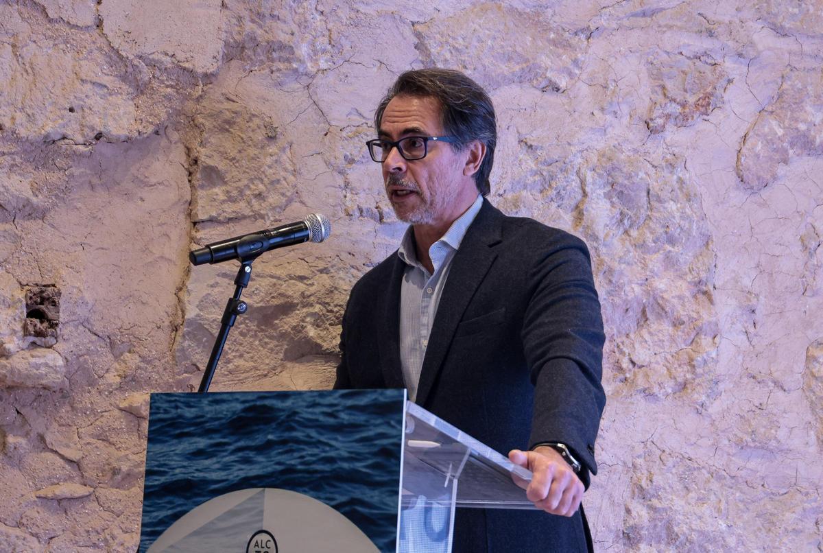 Serrano, durante su exposición en la jornada de turismo de cruceros.