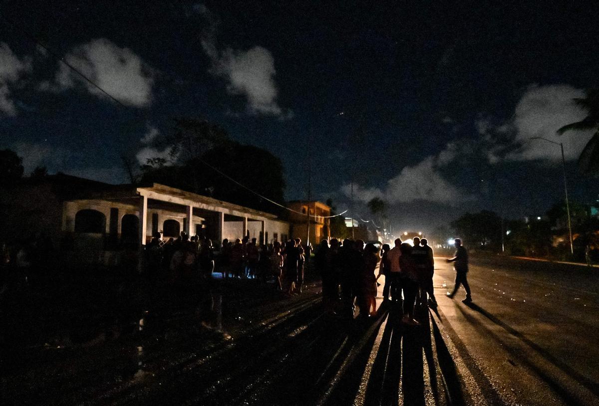 Protestas y problemas en Cuba tras el apagón eléctrico prolongado después del huracán Ian en La Habana