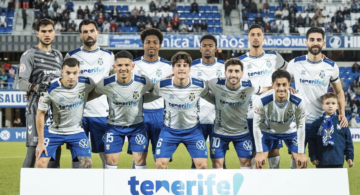 La última alineación del equipo insular en la Liga que lidera con ocho puntos de ventaja. | CDT