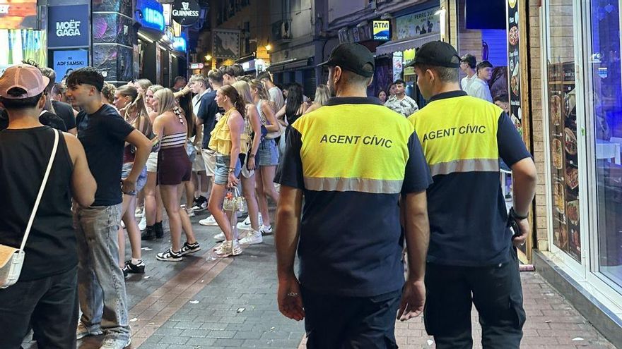 Expulsen tres agents cívics de Lloret de Mar, per coaccionar un restaurant i actituds inadequades amb turistes