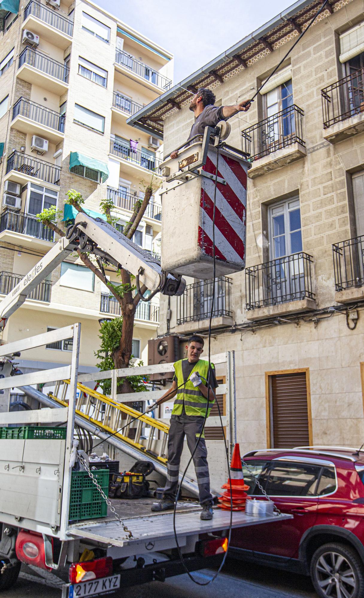 Instalación de luces de Hogueras