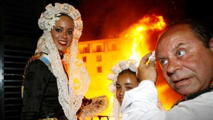 184 monumentos arden en la cremà de Alicante