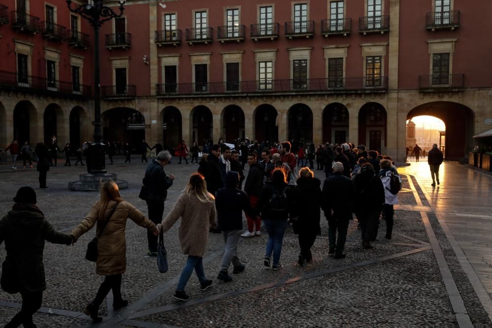 Cadena humana contra el racismo y la xenofobia