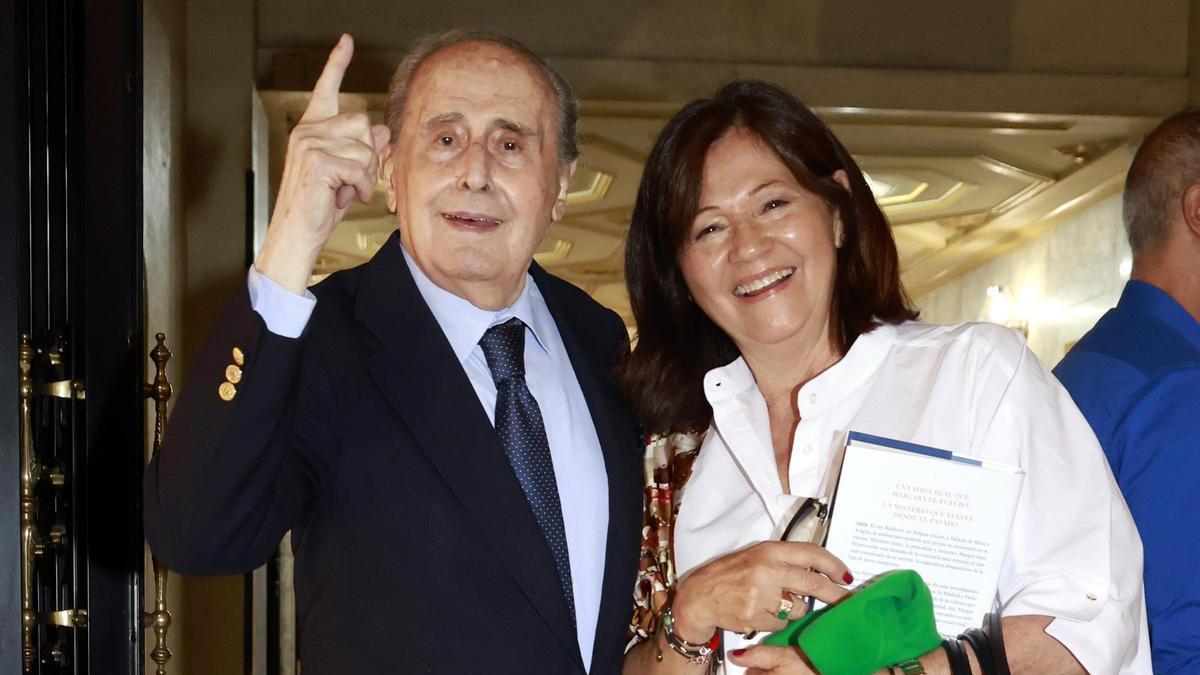 Jaime Peñafiel culpa a la Reina Letizia de que el Rey Juan Carlos no vuelva  a España: "No me gustó nunca"