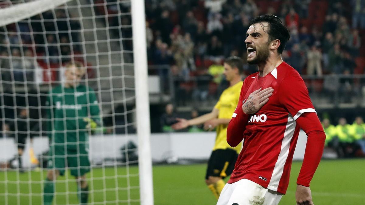 Troy Parrott celebra el 3-2 del partido de Europa League entre AZ Alkmaar - IF Elfsborg, en Alkmaar